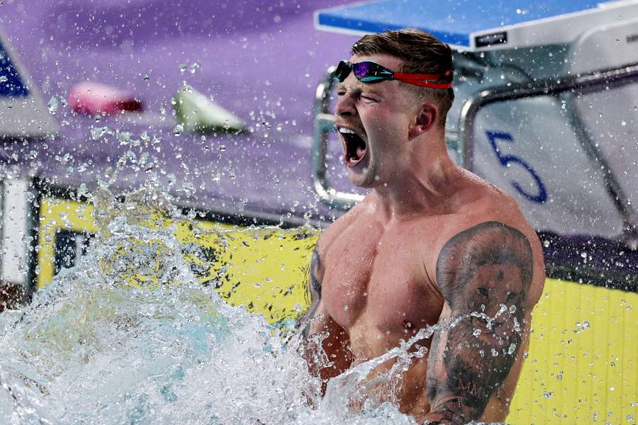 Adam Peaty ganhando ouro nos Jogos da Commonwealth
