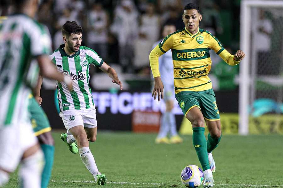 Juventude e Cuiabá seguem na briga contra as últimas posições