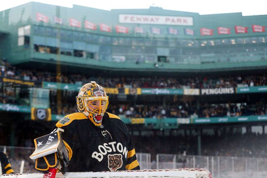 Ani najlepší brankár minulej sezóny NHL nemá istotu, že zostane v Bostone.