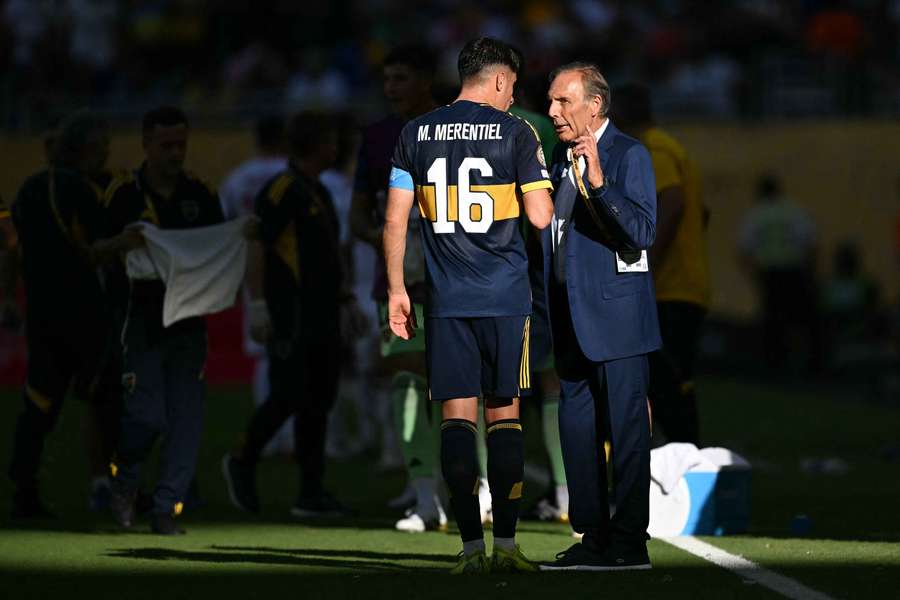 Merentiel habla con Russo.