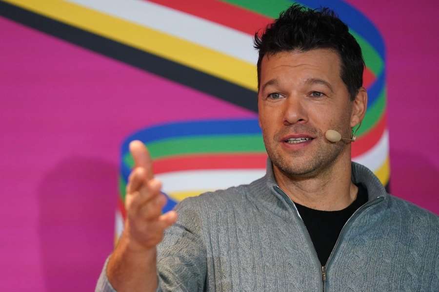 Michael Ballack s'est montré impressionné par l'équipe allemande des moins de 17 ans lors de la Coupe du monde en Indonésie.