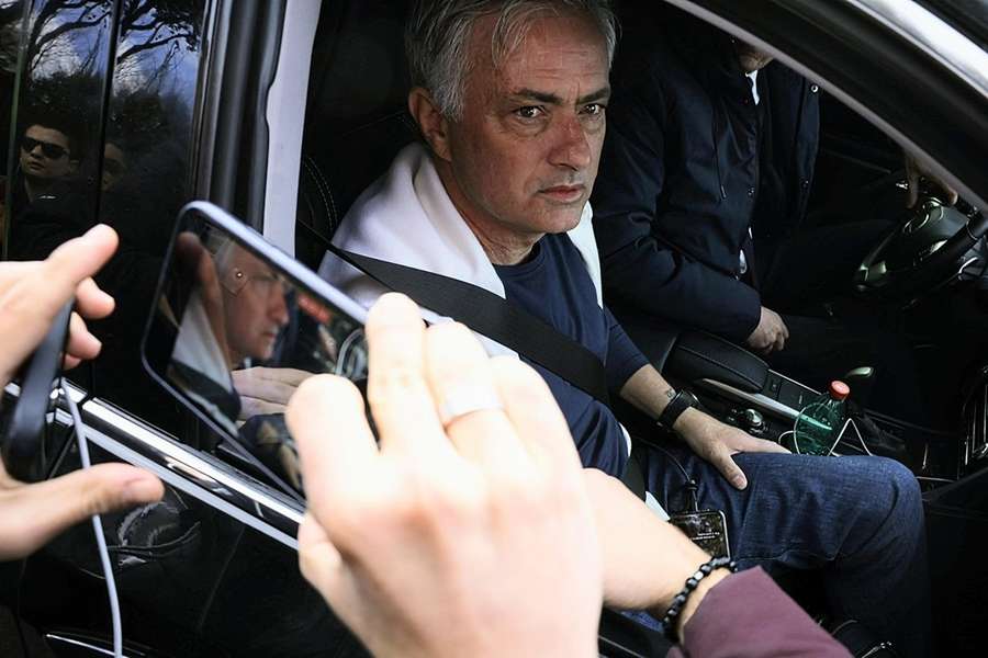 Mourinho abandona a Trigoria depois de ter sido exonerado