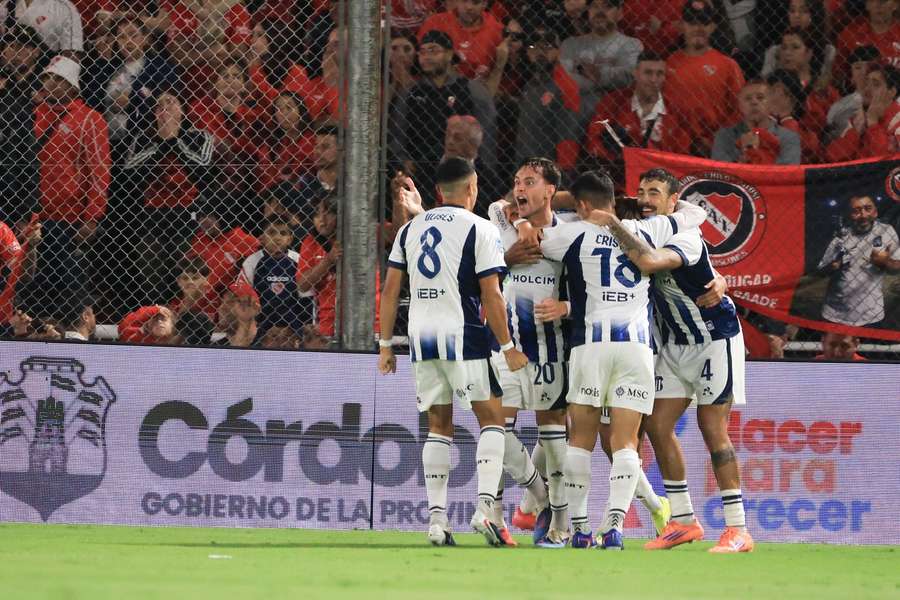 Talleres gana en su visita a Independiente