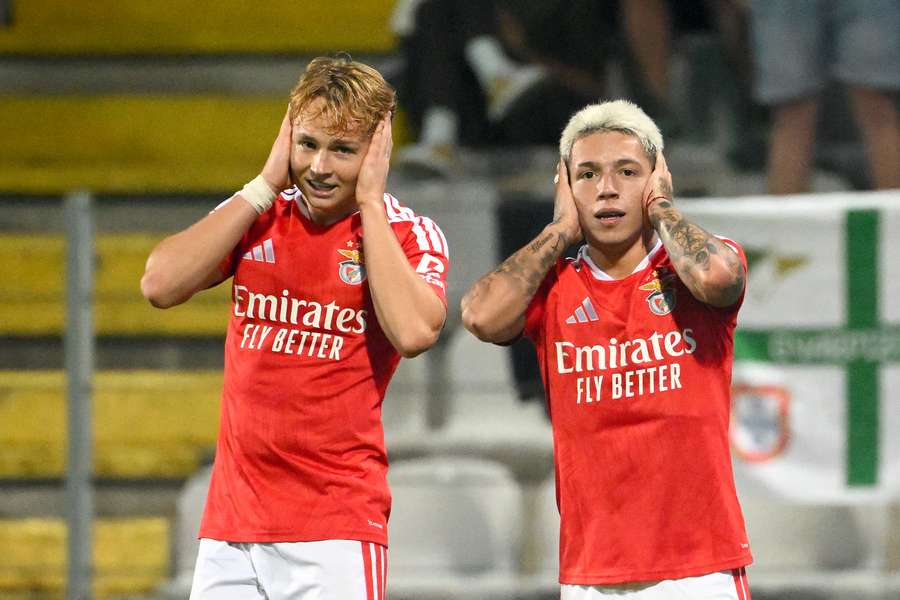 Andreas Schjelderup e Gianluca Prestianni participaram em três golos na visita ao Moreirense (0-4) Andreas Schjelderup e Gianluca Prestianni participaram em três golos na visita ao Moreirense (0-4)