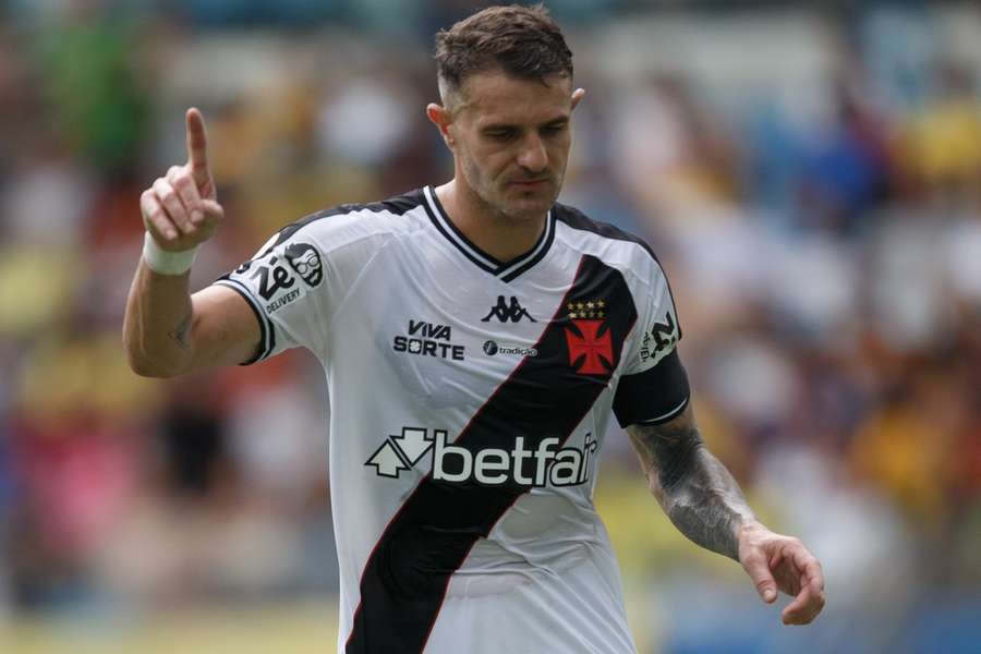 Vegetti fez os dois gols do Vasco na Arena Pantanal