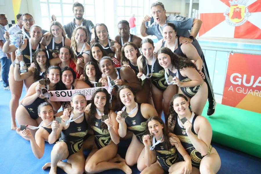 Equipa feminina do Benfica ergueu a taça