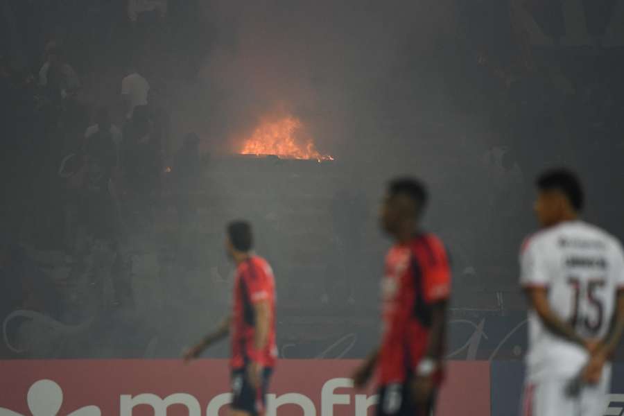Jogo do Flamengo contra o Independiente Medellín, pela Copa Libertadores, foi suspenso por confusões na arquibancada