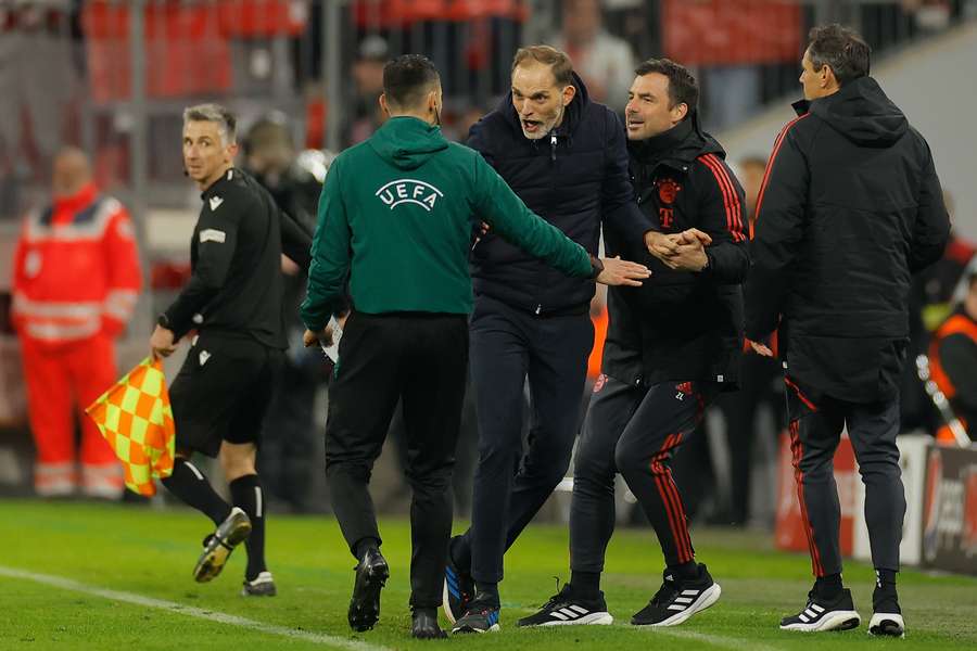 Thomas Tuchel argues with the fourth official before being shown a red card