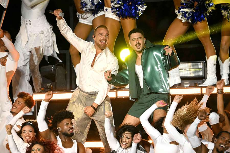 Pedro Sampaio e Ricky Martin em show do intervalo no Rio Game Pedro Sampaio e Ricky Martin em show do intervalo no Rio Game