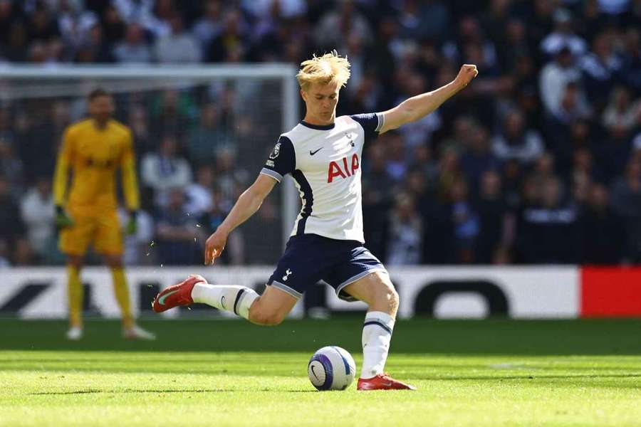 Lucas Bergvall, internacional sueco del Tottenham