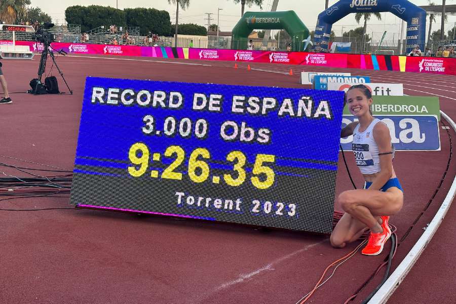 Marta Serrano, campeona de España de 3000 obstáculos y récord del campeonato