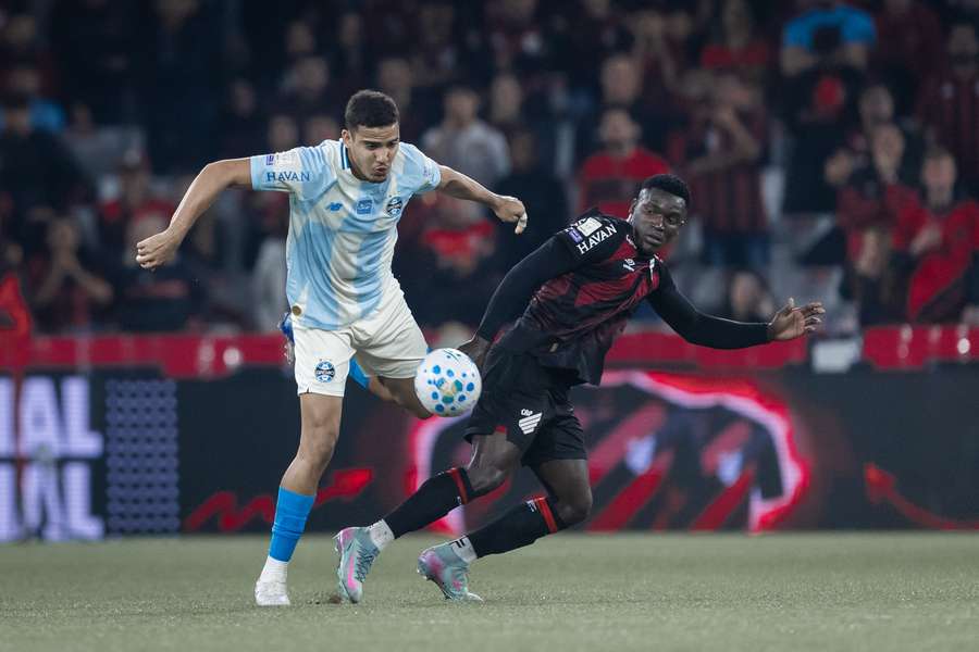 Grêmio teve trabalho para aproveitar vantagem numérica