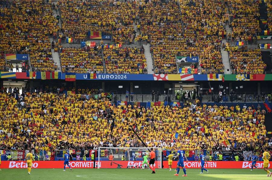 ”Zidul galben” în meciul cu Slovacia