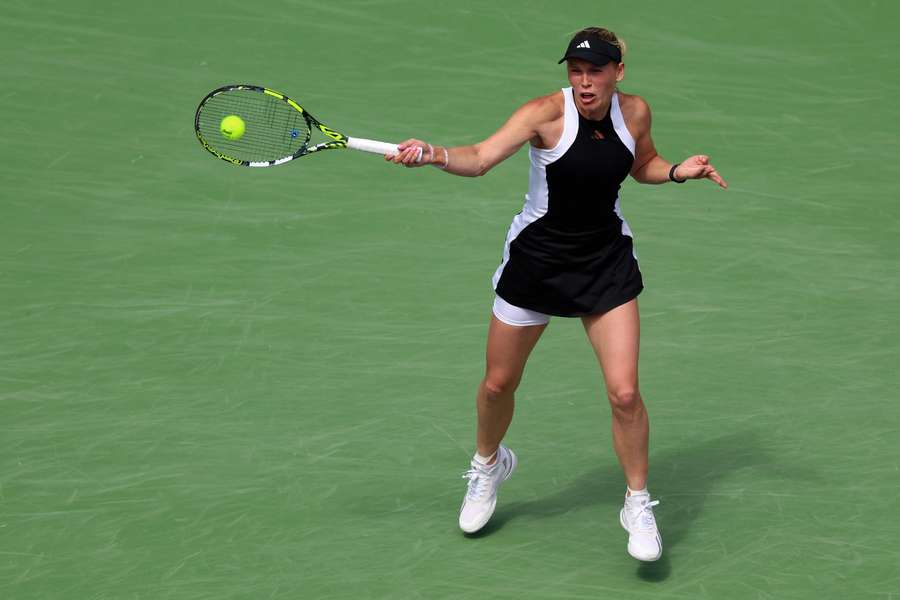 Flyvende Wozniacki tager endnu et skridt mod tidligere storform i flot sejr over franskmand