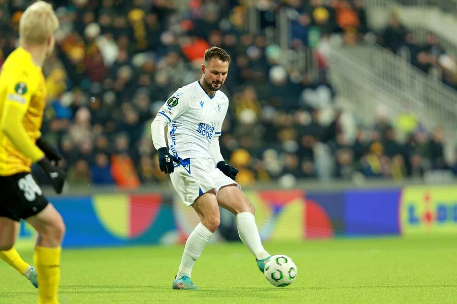 Antonio Milic in possession for Lech Poznan