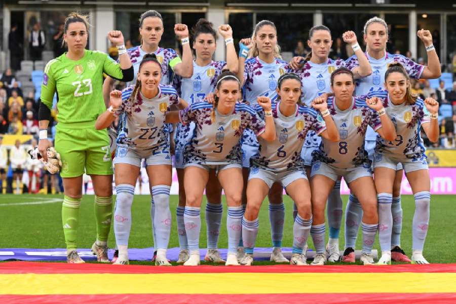 Jogadoras da seleção feminina espanhola se manifestaram antes de a bola rolar