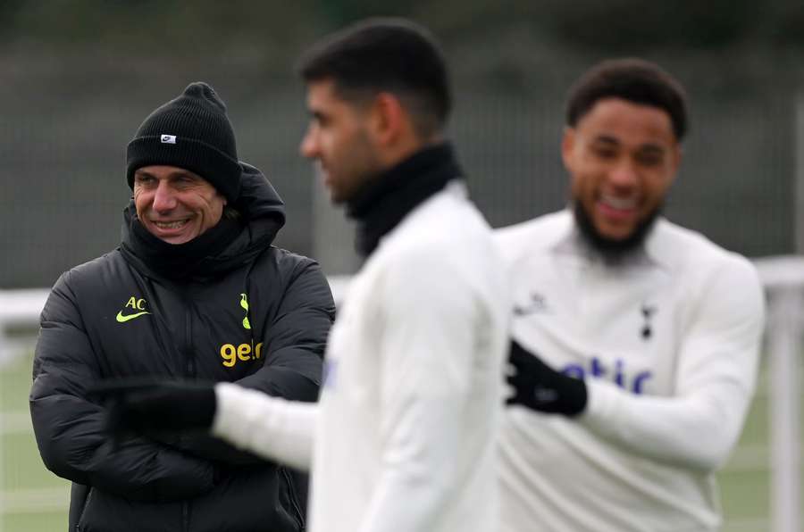 Conte watches on during a Tottenham training session