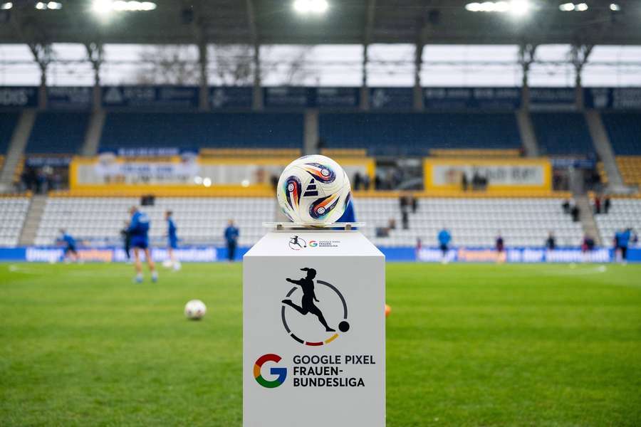 Frost macht den Platz in Jena unbespielbar