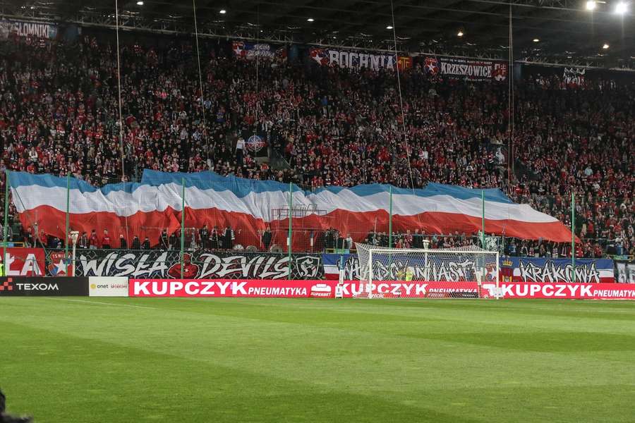Kibice Wisły Kraków podczas meczu z Puszczą Niepołomice