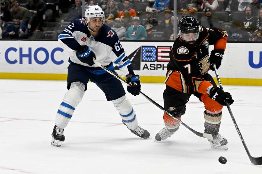 Radko Gudas si připsal proti Jets osmý bod v aktuální sezoně NHL.