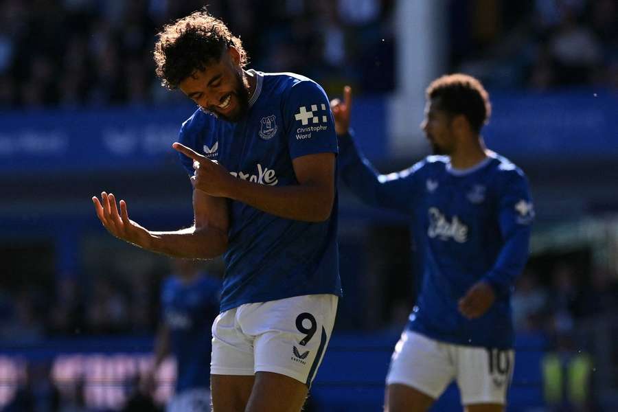 Calvert-Lewin termina contrato com o Everton