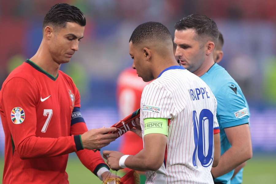 Mbappe reveals talks with Ronaldo, hails him as ‘an example’ Mbappe reveals talks with Ronaldo, hails him as ‘an example’