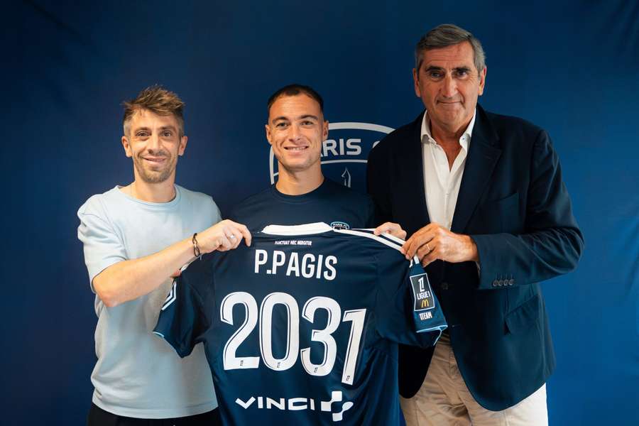 Pablo Pagis avec son nouveau maillot. Pablo Pagis avec son nouveau maillot.