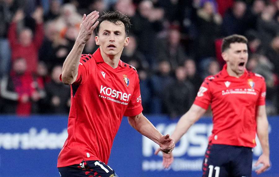 Ante Budimir (Osasuna) célèbre son deuxième but lors du match de Liga face au Real Oviedo au stade El Sadar.