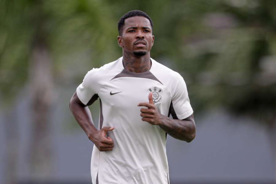 Cacá encaminha saída do Corinthians