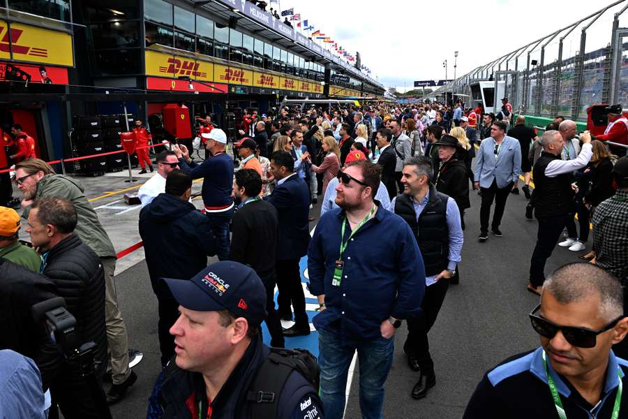 Nach Fan-Sturm während F1-Rennen: Untersuchung der Rennstrecke in Melbourne
