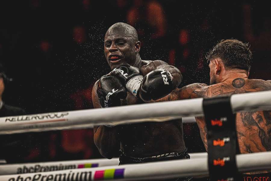 Kadiru (l.) kämpft am Samstag gegen Murat Gassiev Kadiru (l.) kämpft am Samstag gegen Murat Gassiev