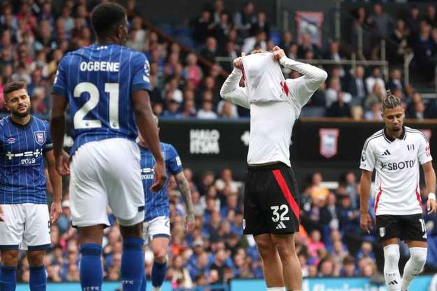 Smith-Rowe e a frustração pelo empate com o Ipswich