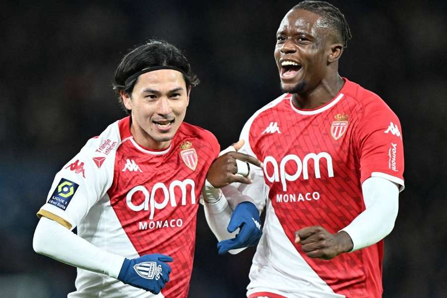 Minamino et Zakaria lors de la rencontre face au PSG. 