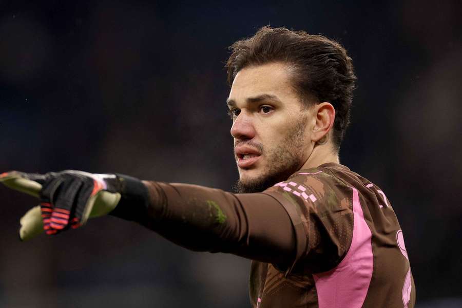 Ederson segue despertando interesse do futebol árabe