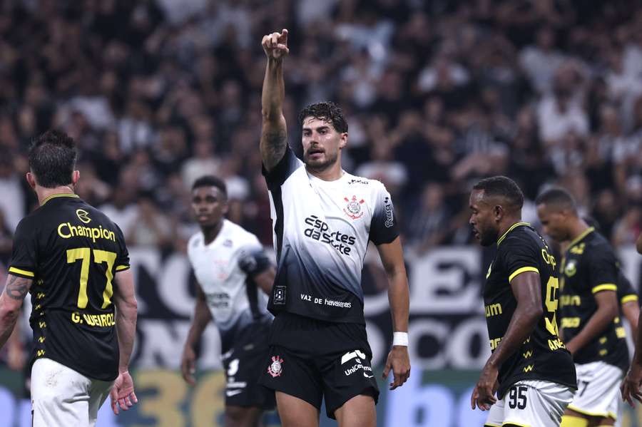 Pedro Raul teve grande chance no primeiro tempo