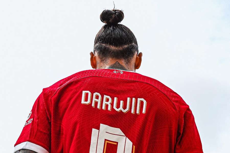 Darwin muda de número no Liverpool