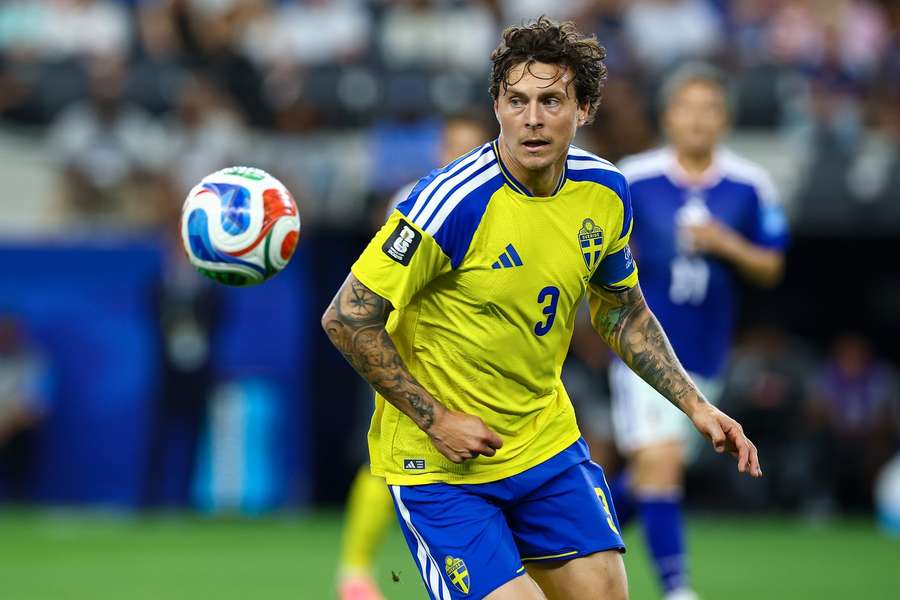 Victor Lindelof started the match in midfield