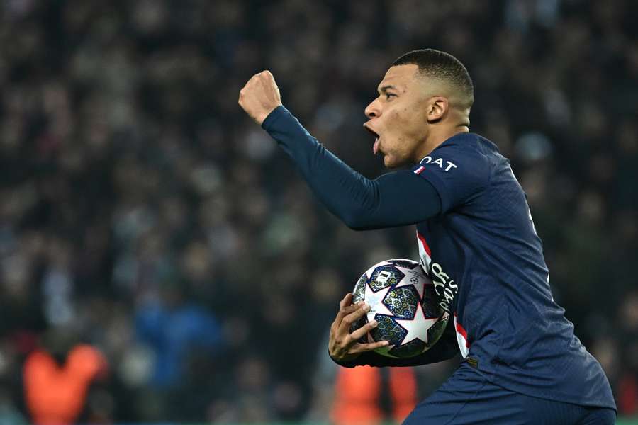 Kylian Mbappé après son but marqué, puis refusé.