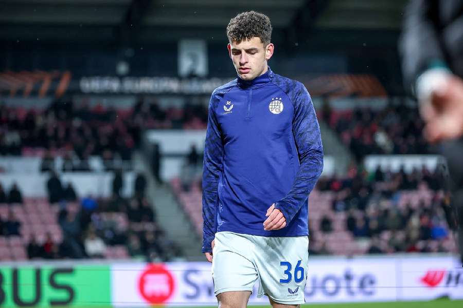 Sergi Dominguez warming up before a match with Dinamo Zagreb