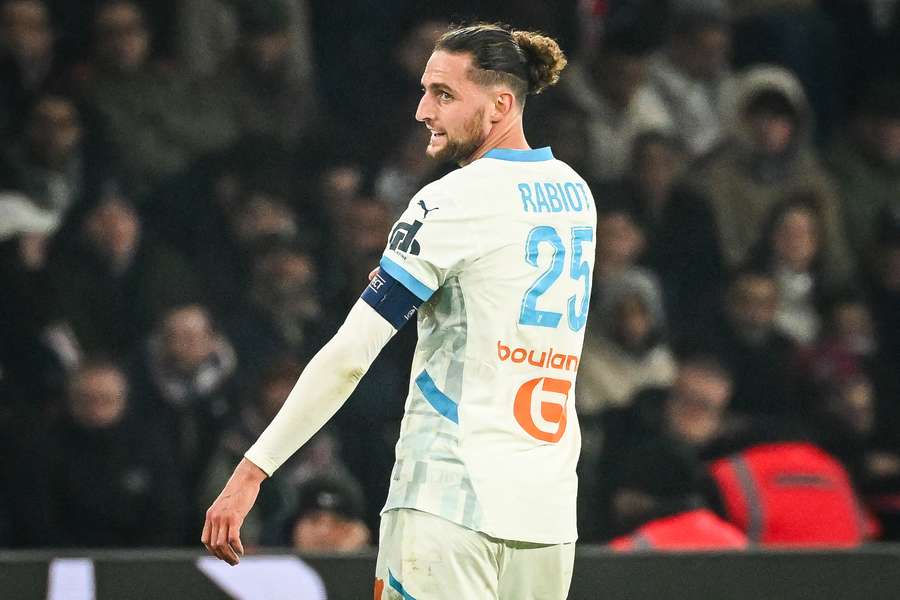 Rabiot foi recebido com vaias e gritos insultuosos no domingo no Parque dos Príncipes