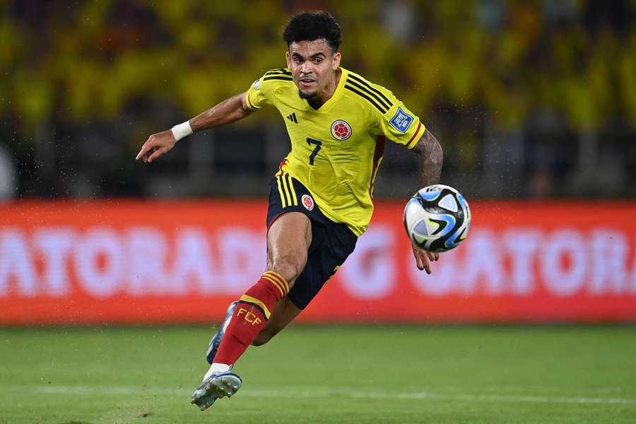Colombia forward Luis Diaz eyes the ball