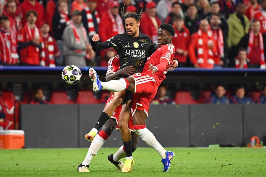Alphonso Davies s-a accidentat în timpul semifinalei Ligii Campionilor dintre Bayern Munchen și PSG