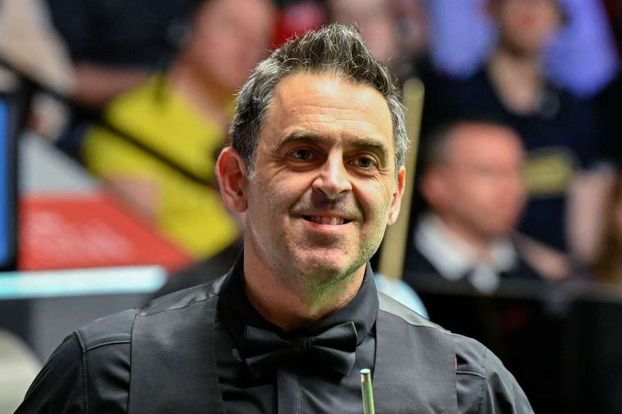 Seven-time snooker world champion Ronnie O'Sullivan has been granted residency in Hong Kong