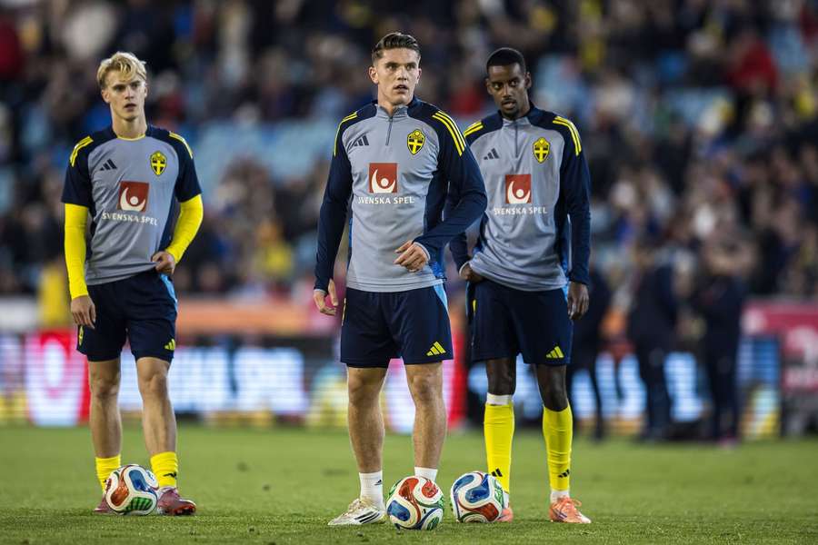 Gyokeres (centre) and Isak (right) ahead of their last start together in October