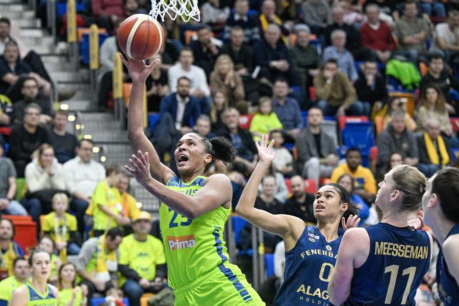 Basketbalistky USK Praha nezvládly domácí bitvu.