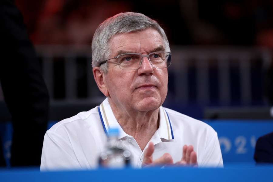 IOC-voorzitter Thomas Bach heeft Imane Khelif en Lin Yu-ting verdedigd tijdens een persconferentie