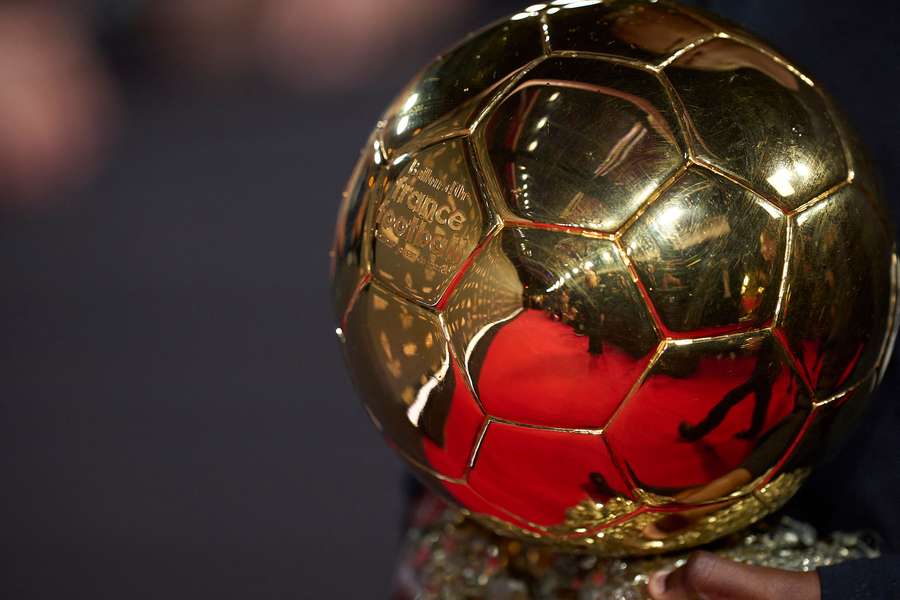 O troféu individual mais cobiçado no futebol mundial. O troféu individual mais cobiçado no futebol mundial.