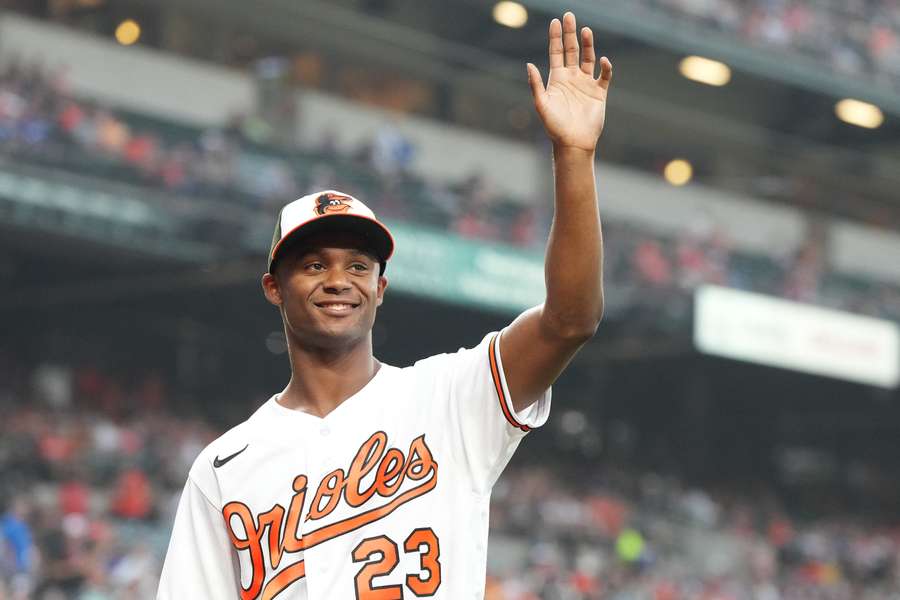 Baltimore Orioles prospect Enrique Bradfield Jr. waves to fans prior to a game against the Los Angeles Dodgers (2023)