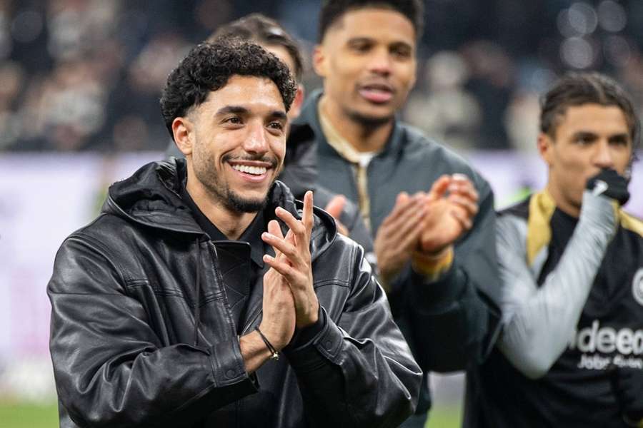 Marmoush verabschiedete sich nach dem Sieg der Eintracht bei den Fans