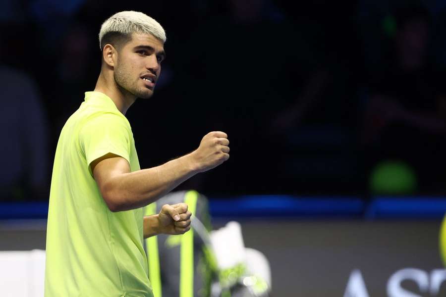 Alcaraz comemora a vitória sobre Fritz